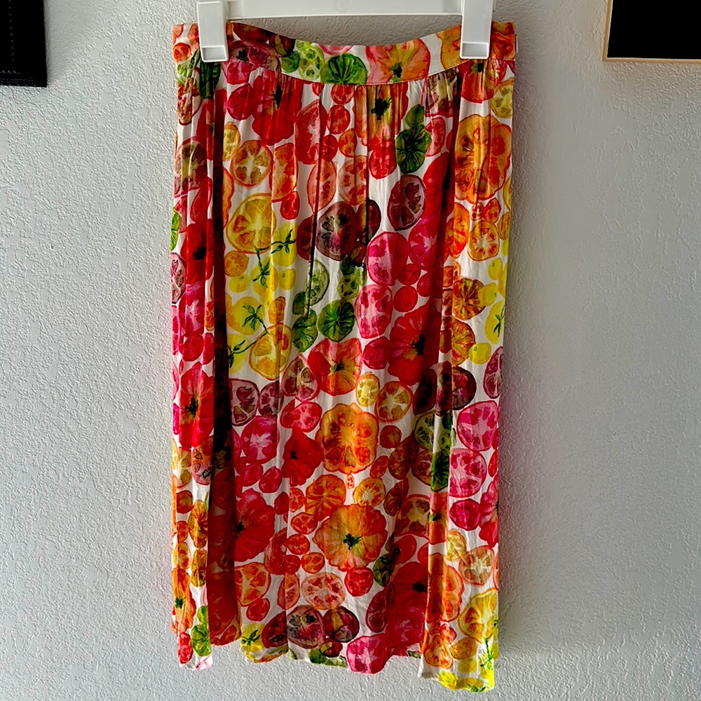 Bright and colorful summer tomatoes skirt size medium